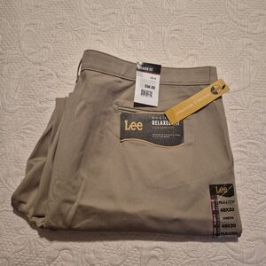 Lee Men's size 48 x 30 pleated mid khaki comfort stretch wrinkle resistant NEW